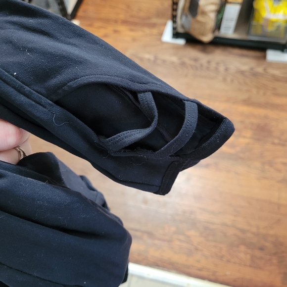 Black gymshark leggings with stirrup heels - Picture 5 of 5